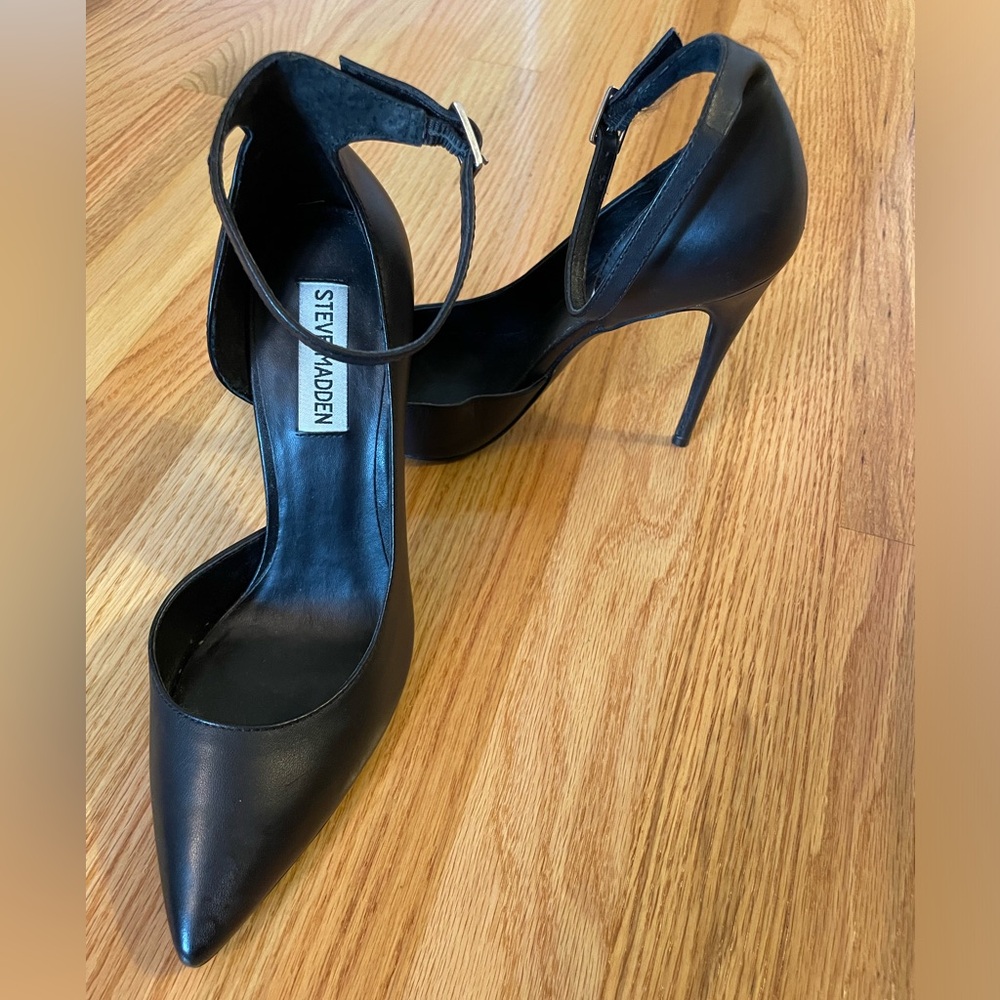 Steve Madden Black Pointed Toe Ankle Strap Heels